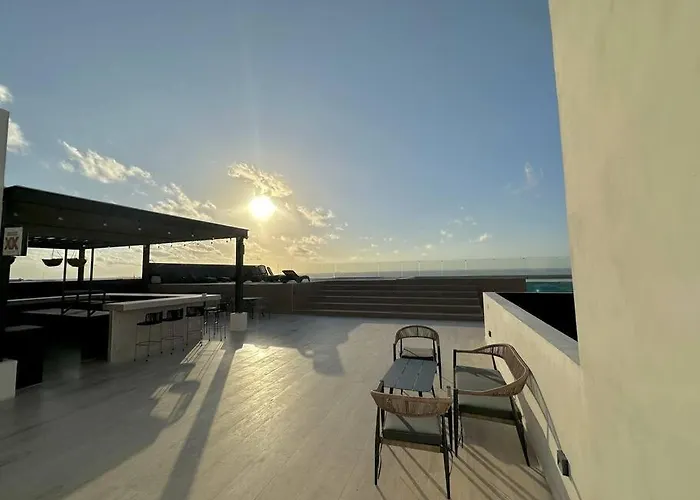 Pool View Condo / Rooftop Pool, Jacuzzi, Gym & Bar