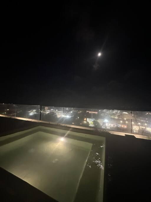 Pool View / Rooftop Pool, Jacuzzi, Gym & Bar